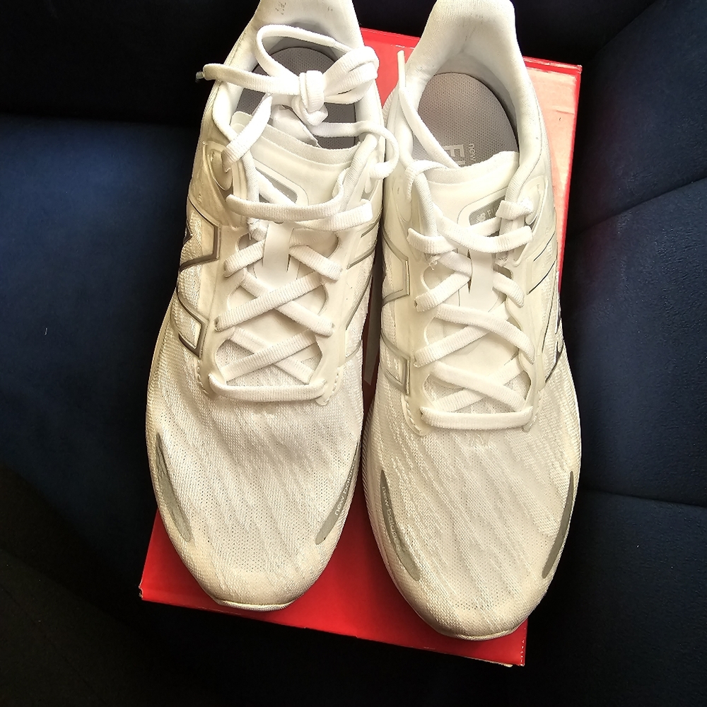 New Balance Women's FuelCell Propel V2 Size 8 SINGLE RUN TESTED-NEW- no box